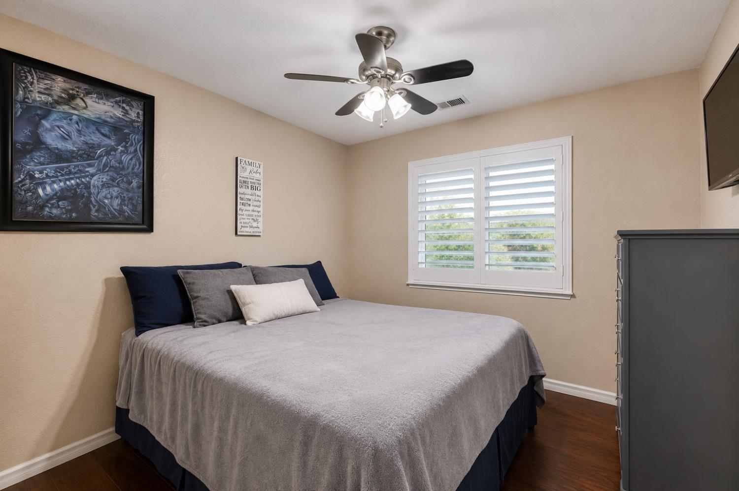 1542 E D St, Oakdale, CA 95361