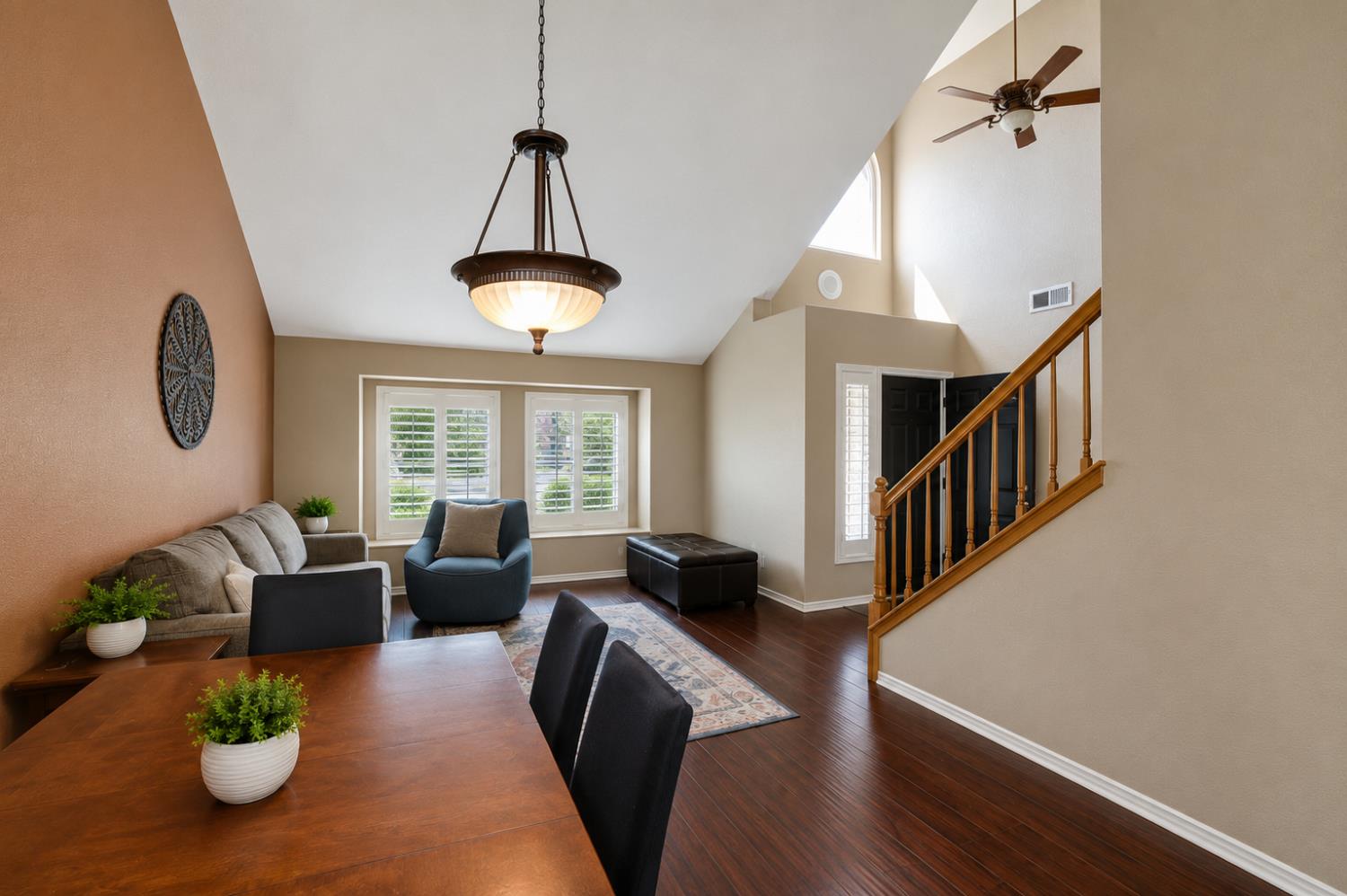 1542 E D St, Oakdale, CA 95361
