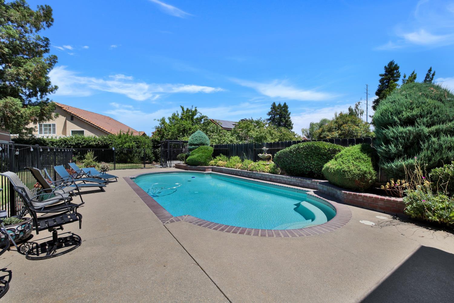 1542 E D St, Oakdale, CA 95361