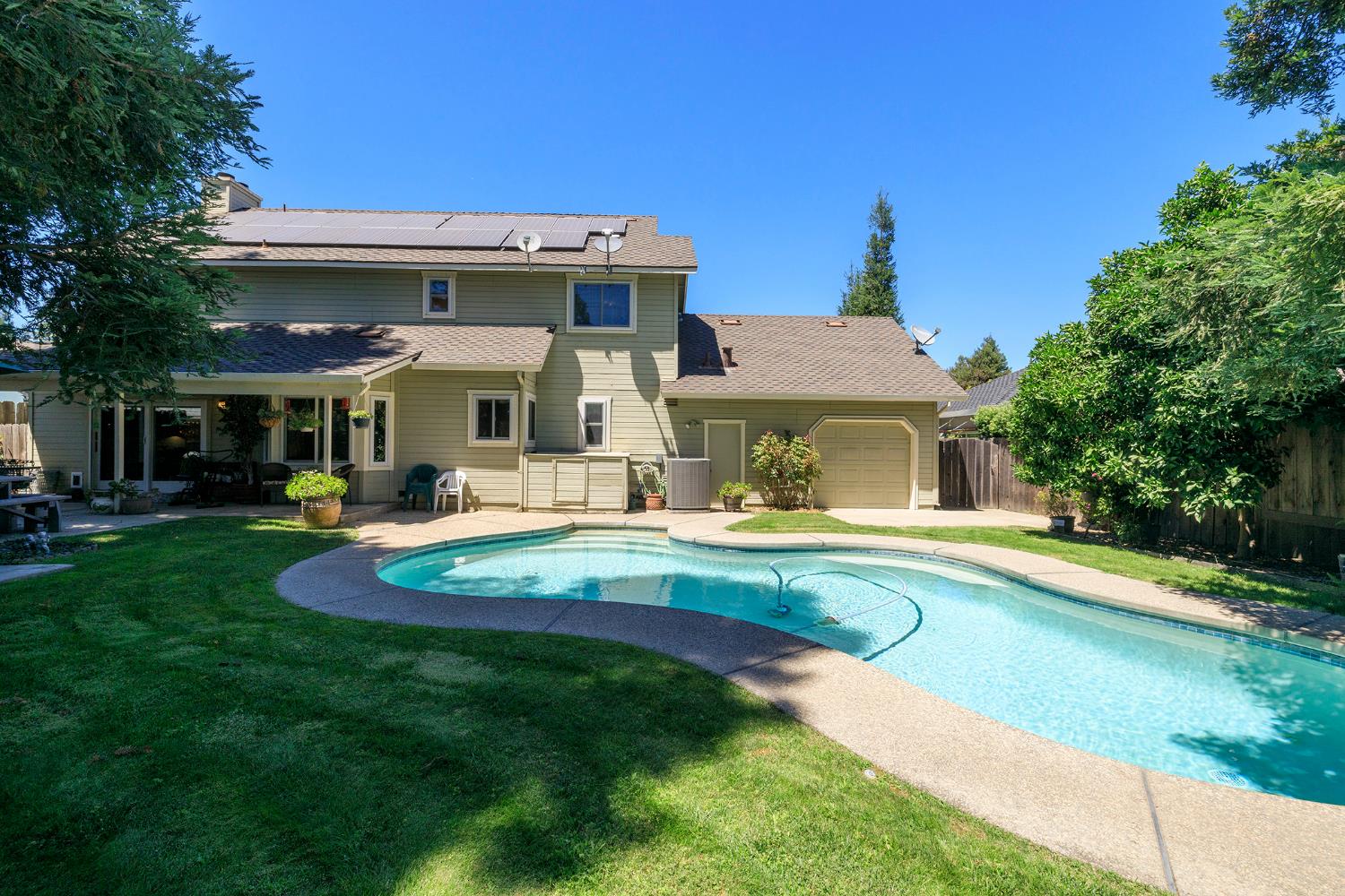 1636 Peacock Dr, Turlock, CA 95382