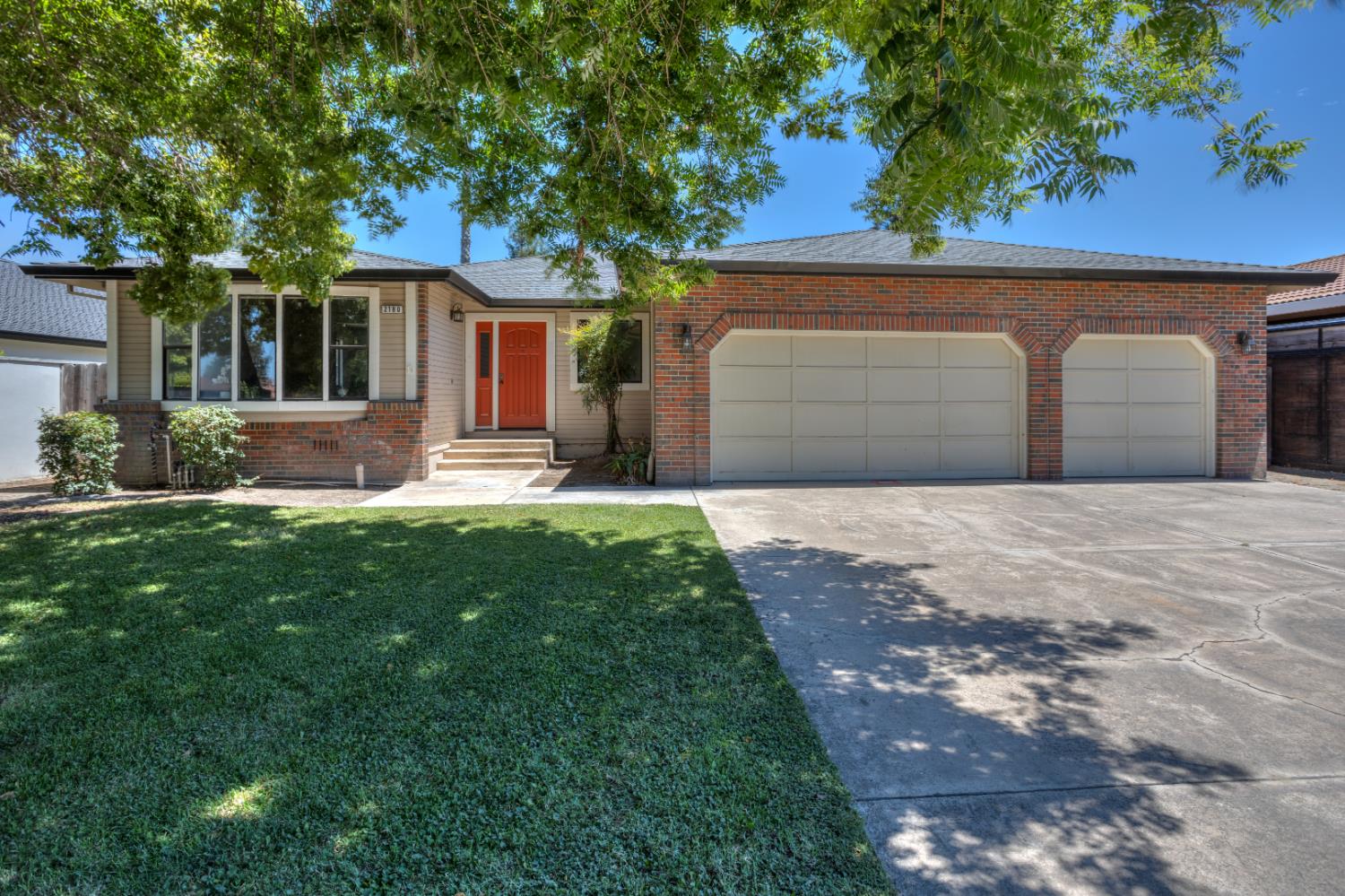 2180 N Berkeley Ave, Turlock, CA 95382