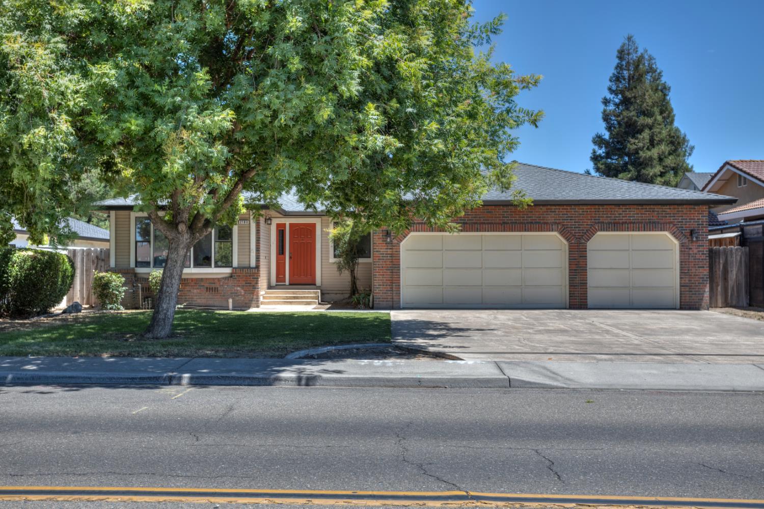 2180 N Berkeley Ave, Turlock, CA 95382