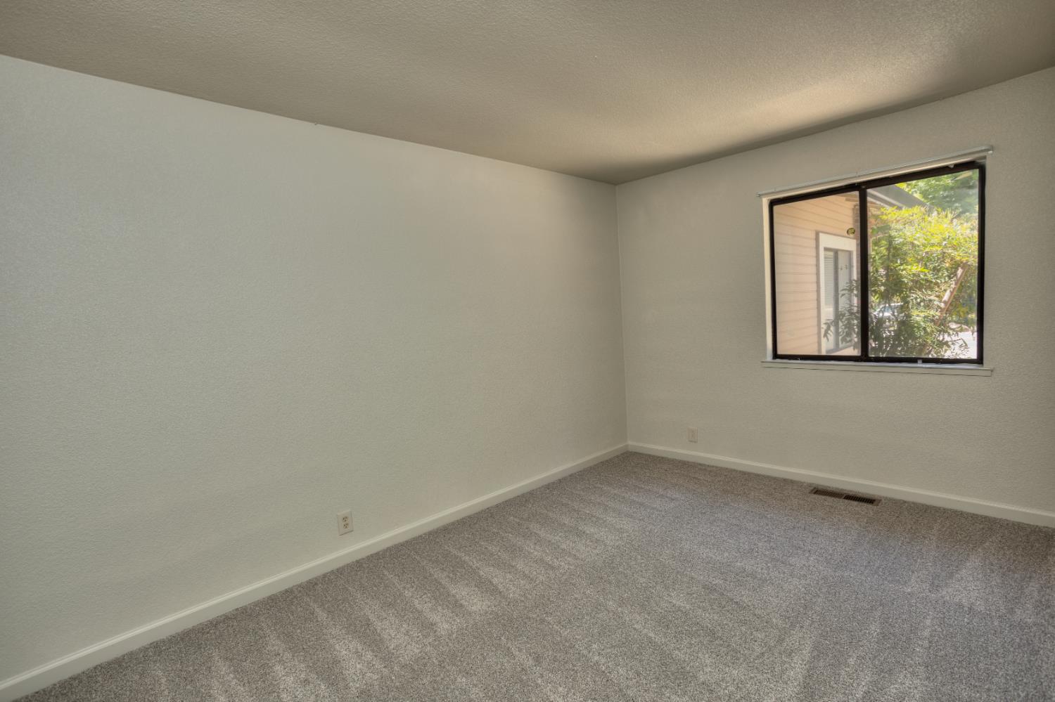 2180 N Berkeley Ave, Turlock, CA 95382