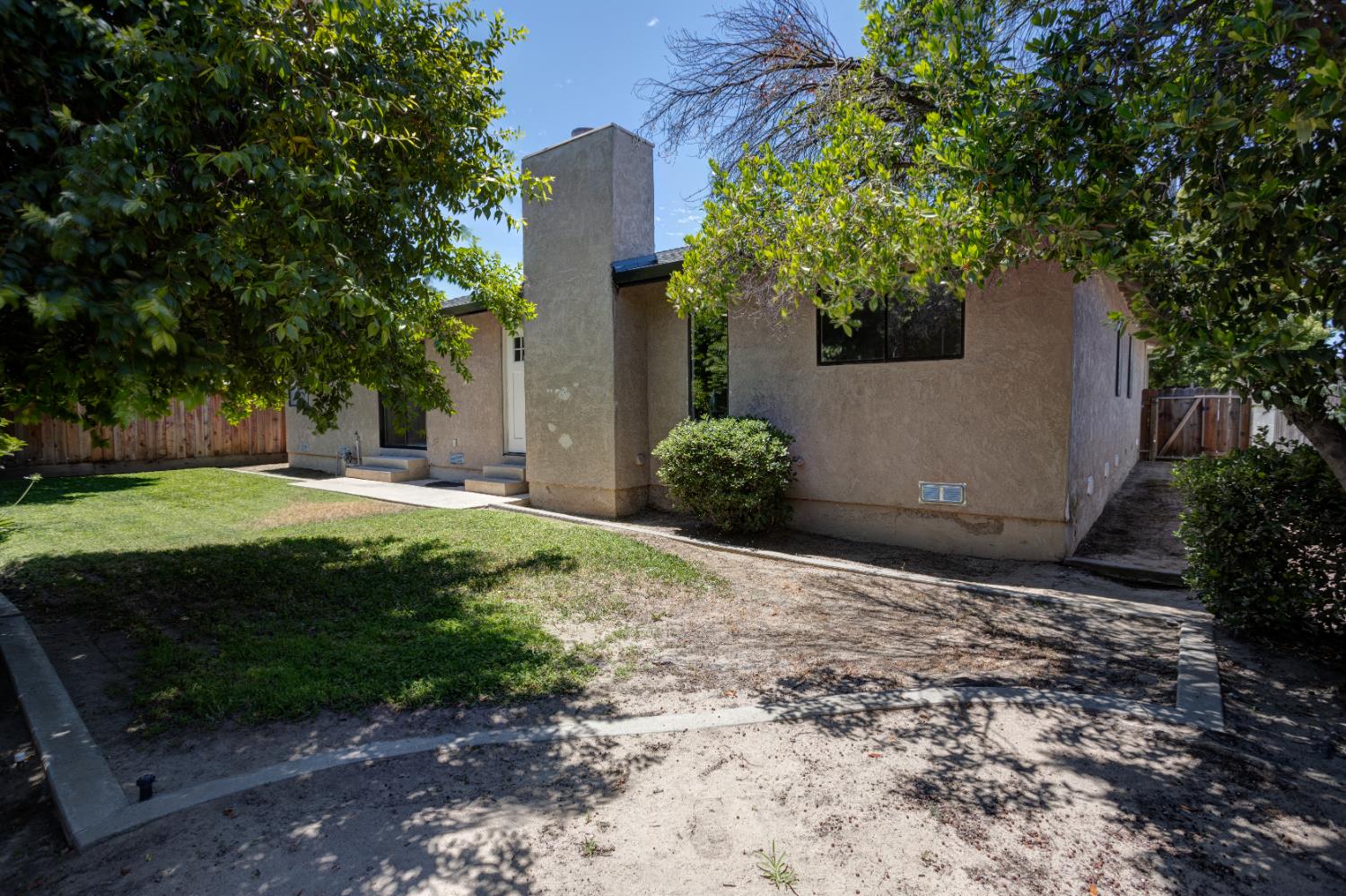 2180 N Berkeley Ave, Turlock, CA 95382