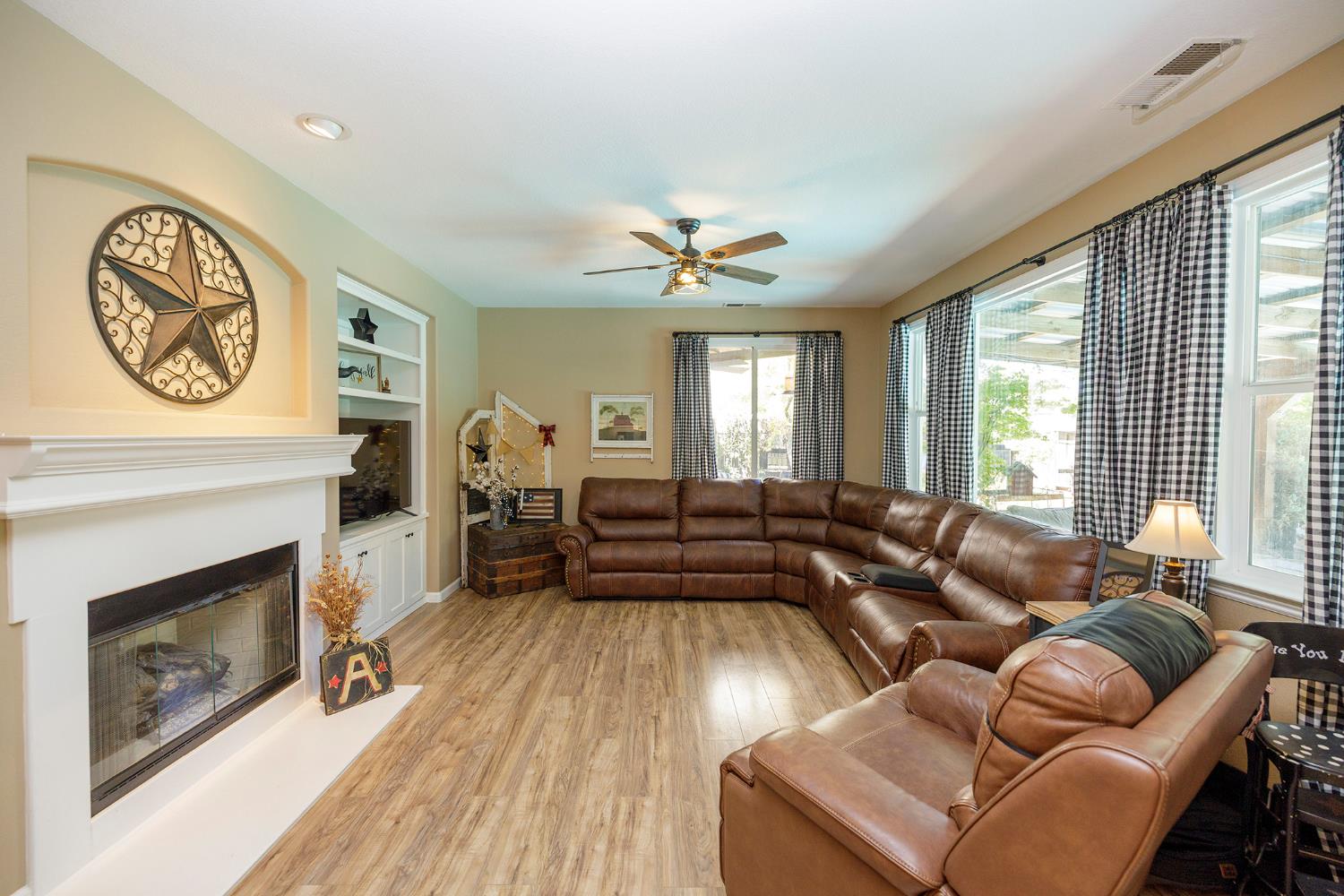 2101 Huxley Way, Modesto, CA 95356