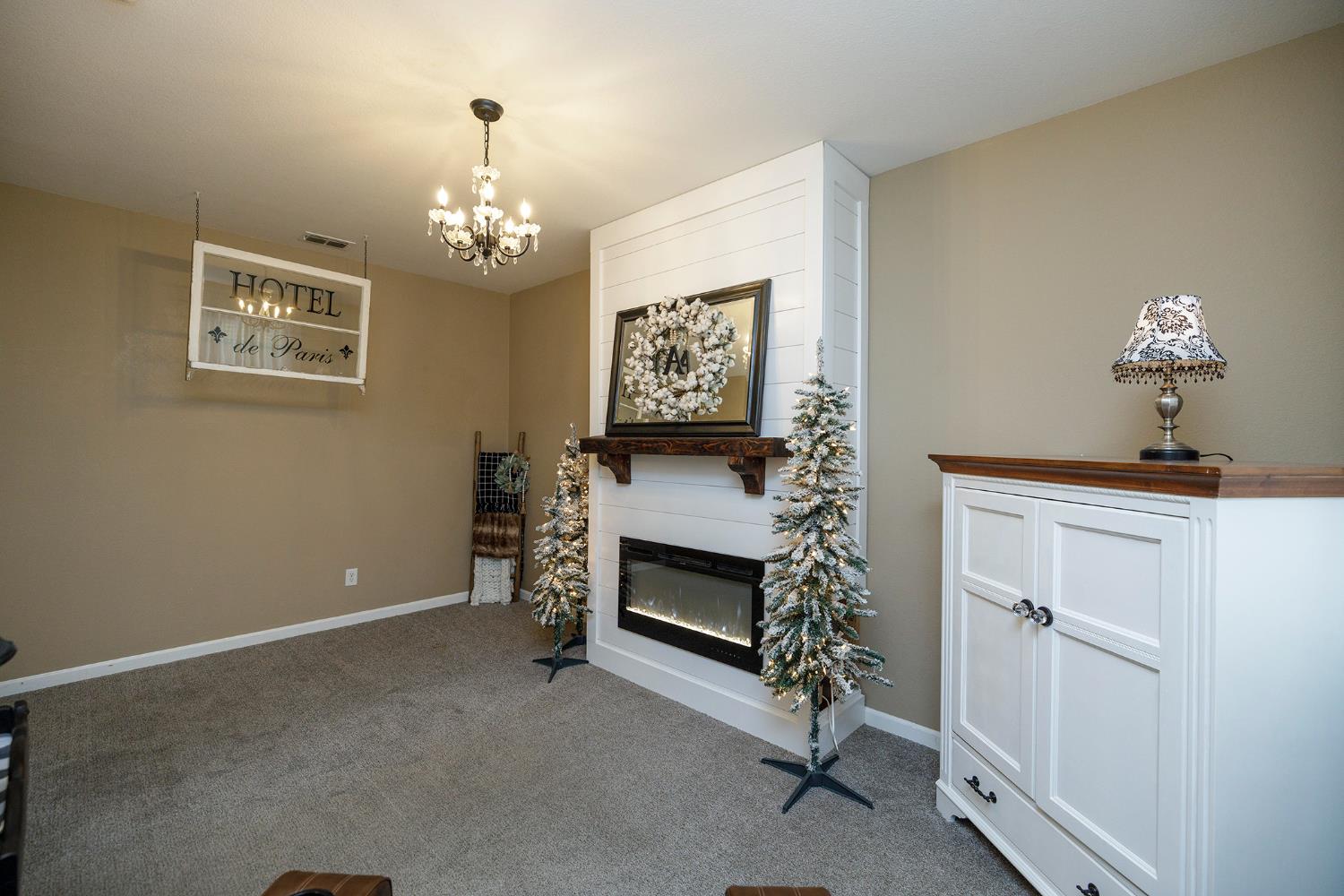 2101 Huxley Way, Modesto, CA 95356