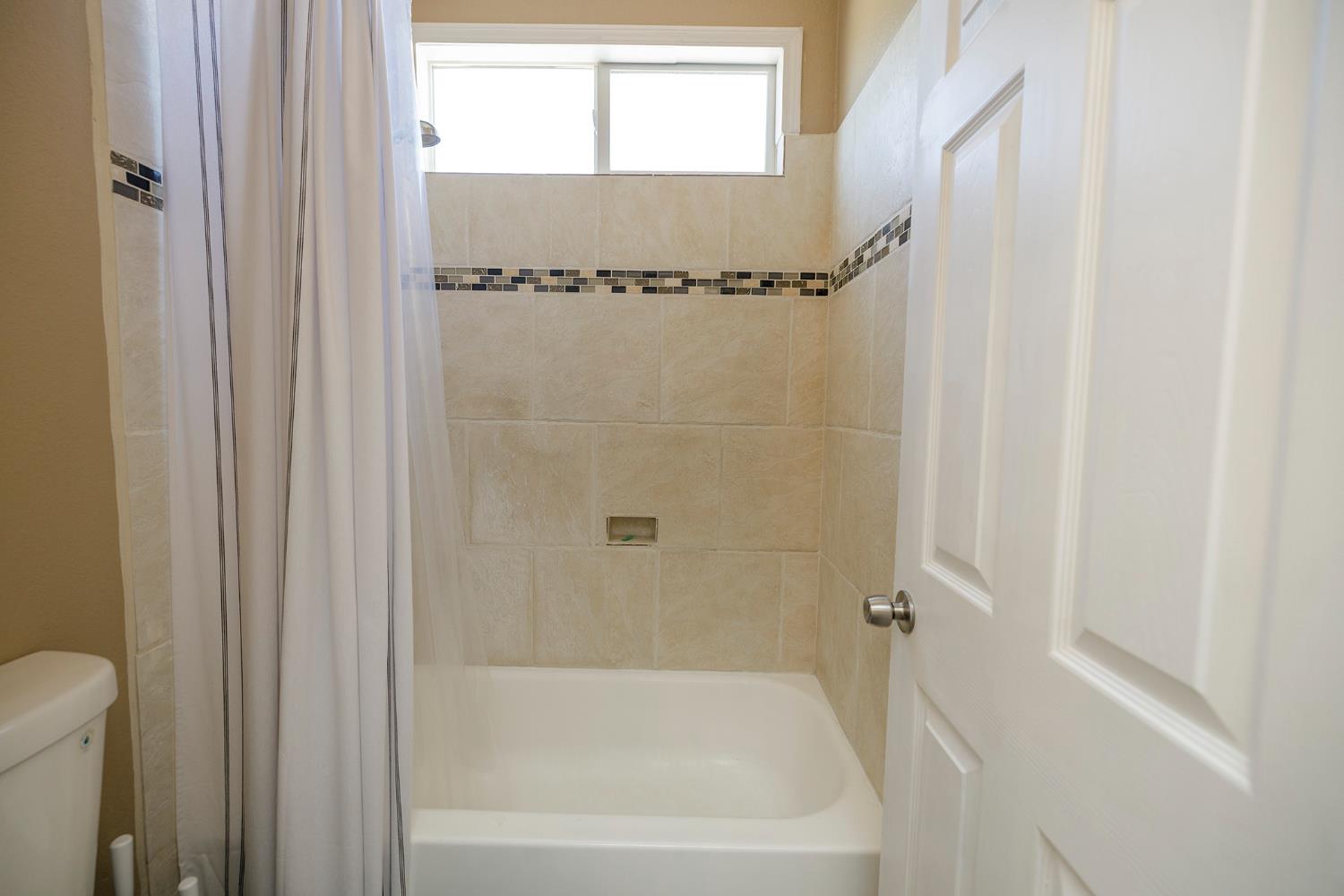 2101 Huxley Way, Modesto, CA 95356