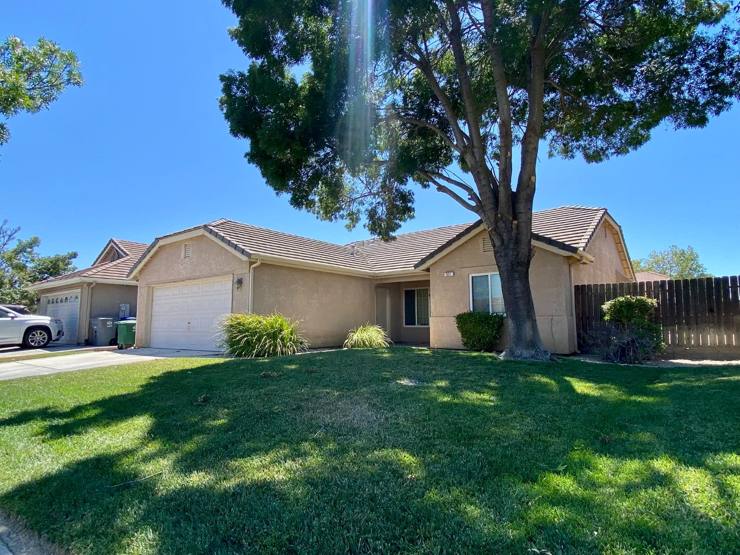 531 Fairmont Dr, Los Banos, CA 93635