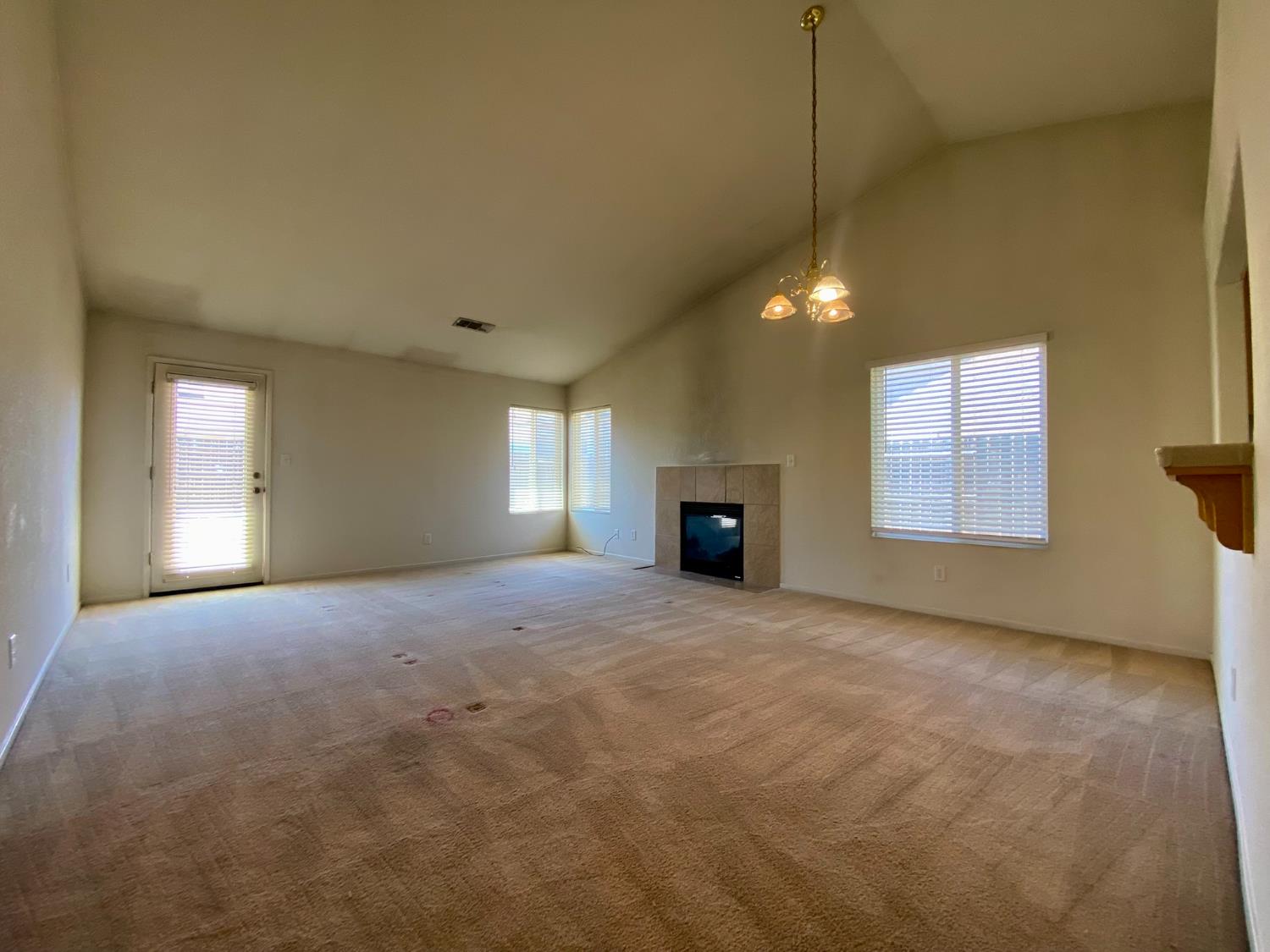 531 Fairmont Dr, Los Banos, CA 93635