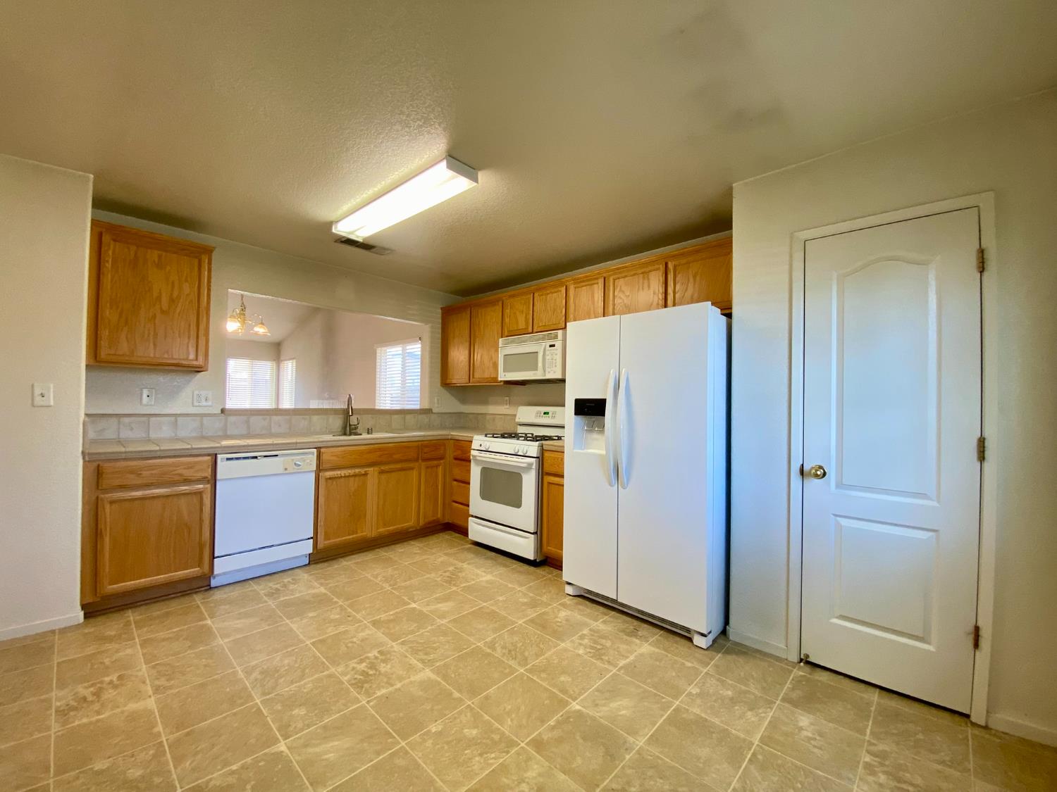 531 Fairmont Dr, Los Banos, CA 93635