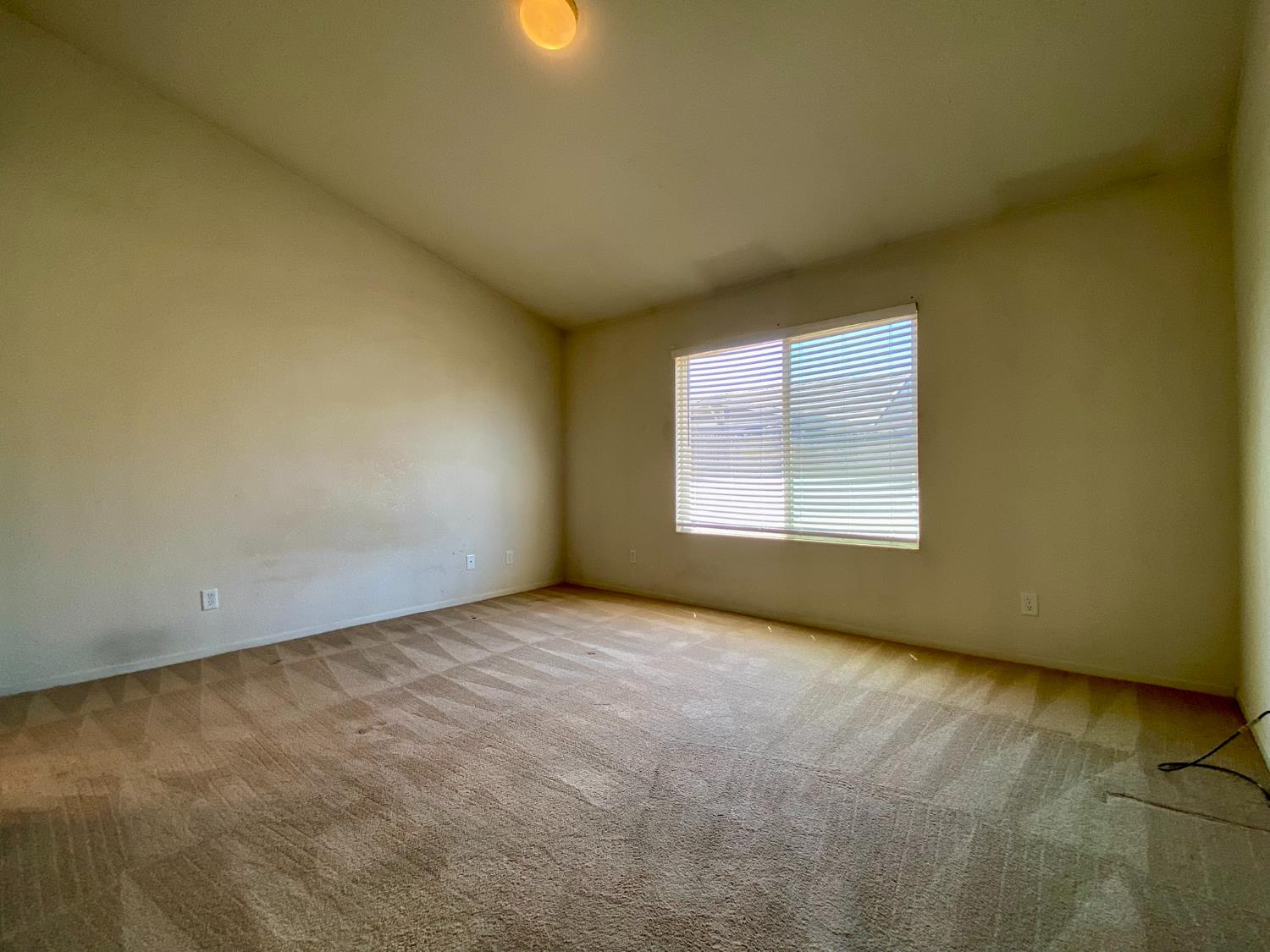 531 Fairmont Dr, Los Banos, CA 93635