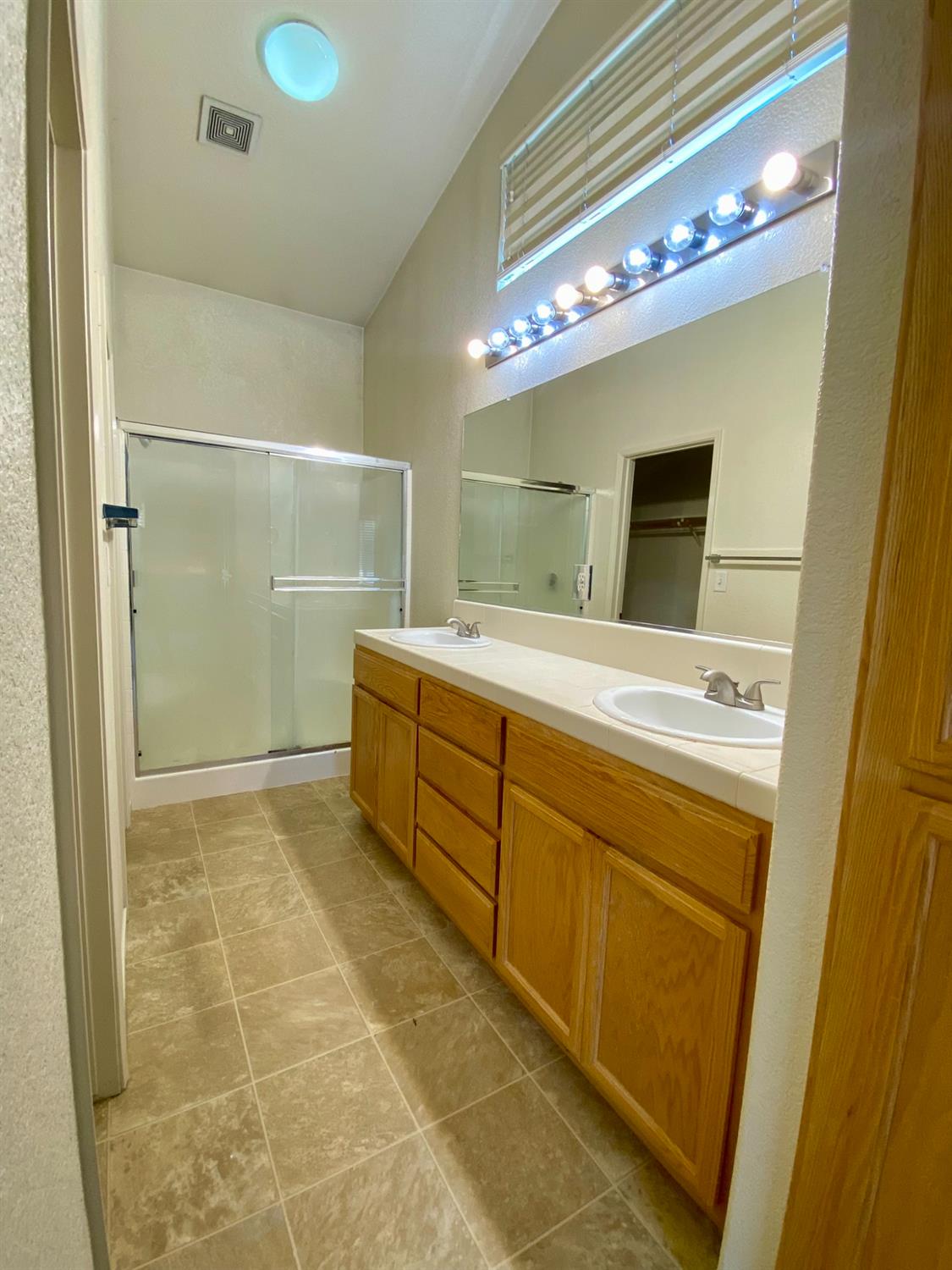 531 Fairmont Dr, Los Banos, CA 93635