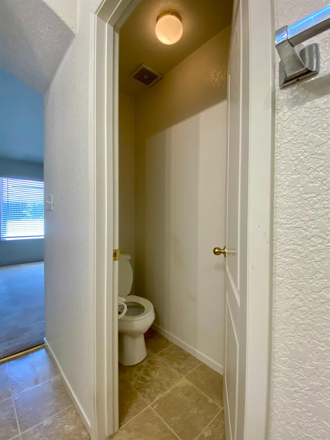 531 Fairmont Dr, Los Banos, CA 93635