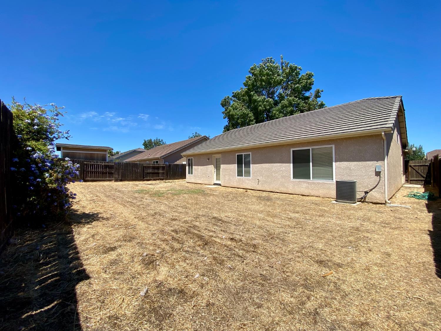 531 Fairmont Dr, Los Banos, CA 93635