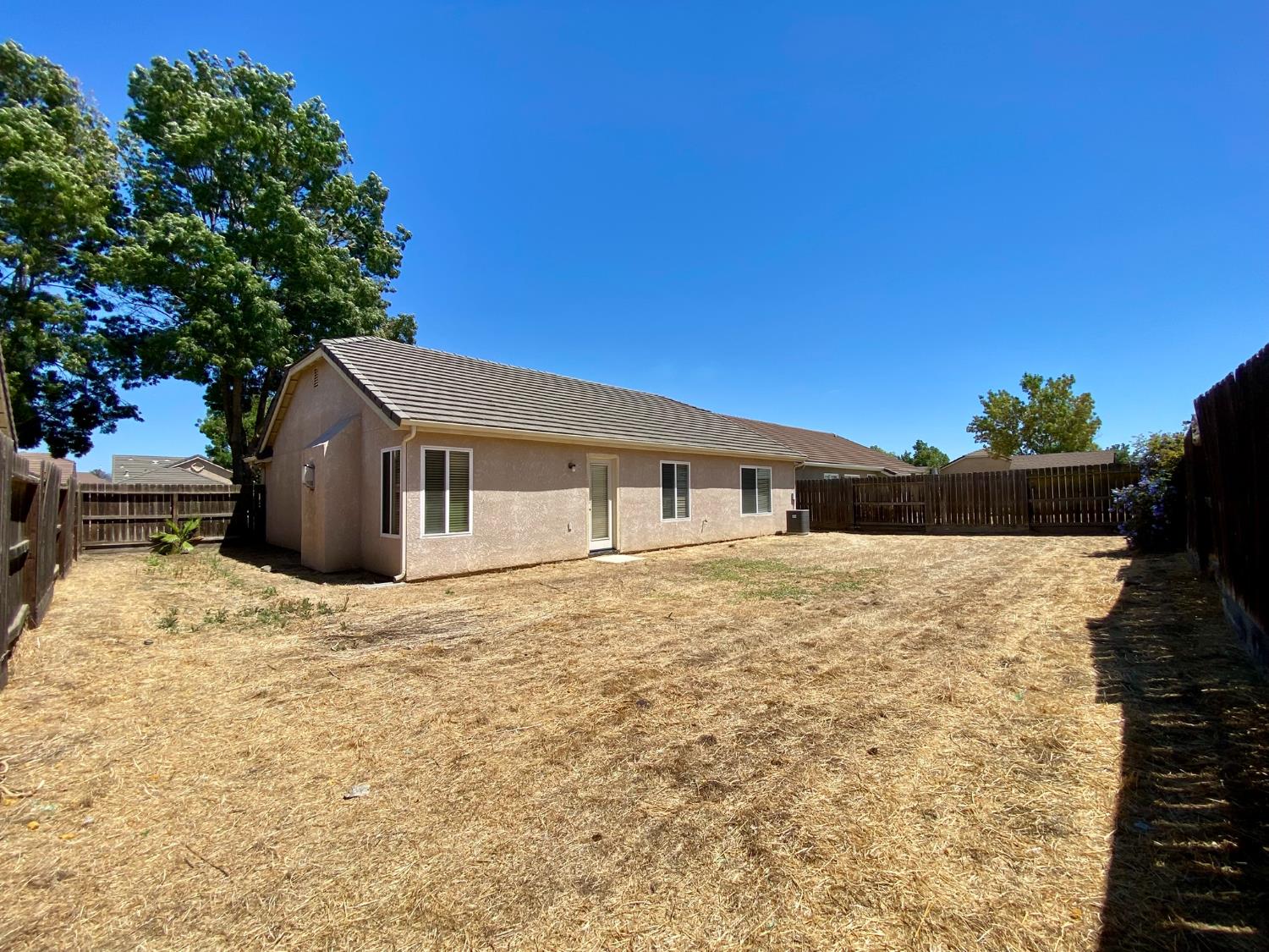 531 Fairmont Dr, Los Banos, CA 93635