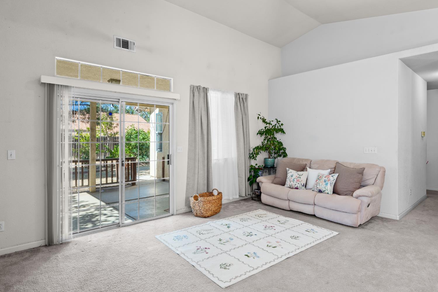 766 Willmott Ave, Los Banos, CA 93635