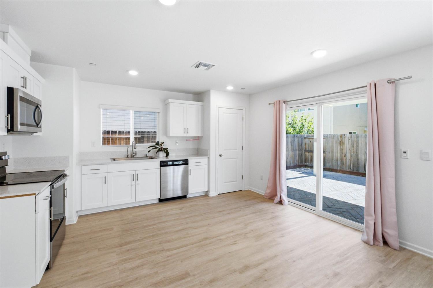 475 Half Dome Dr, Manteca, CA 95337