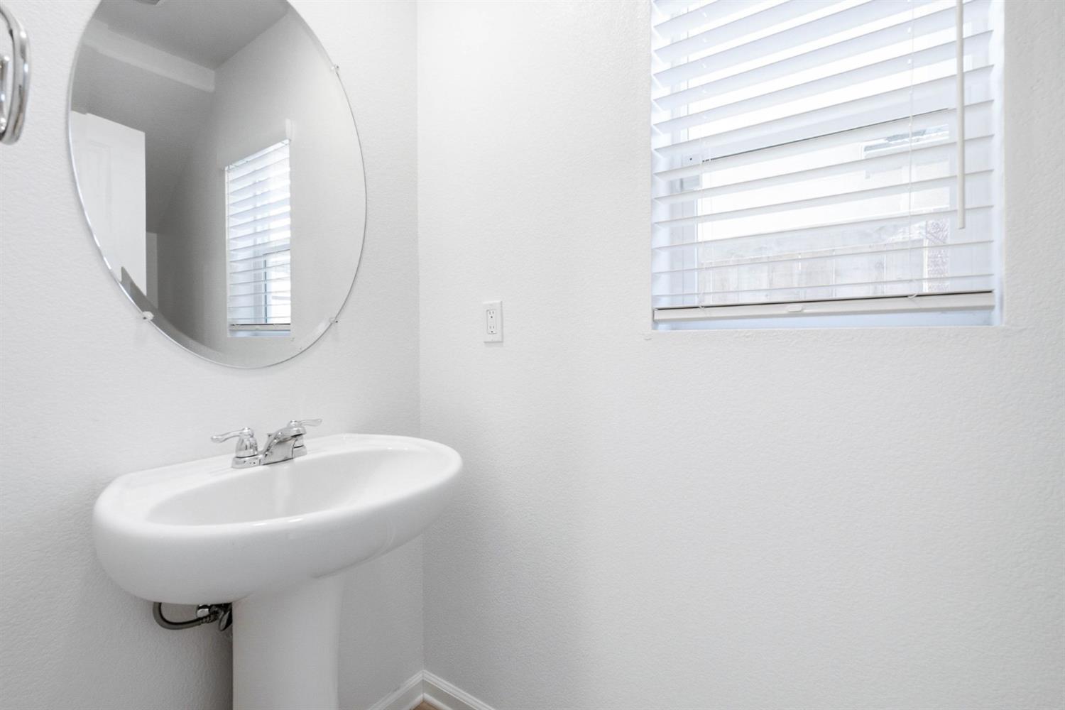 475 Half Dome Dr, Manteca, CA 95337