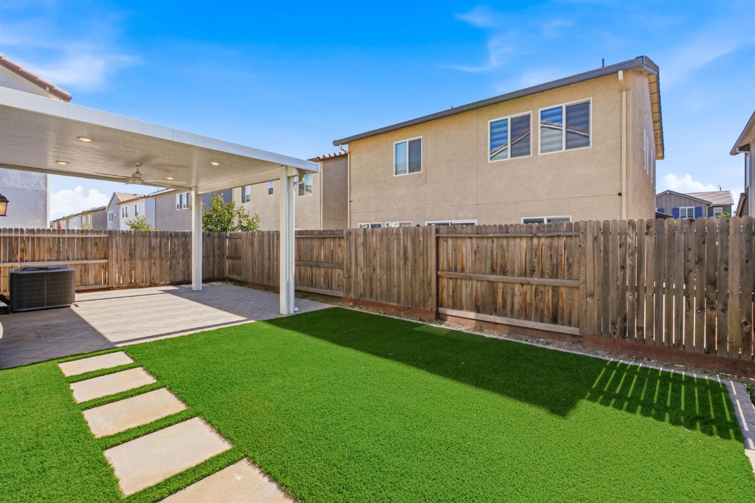 475 Half Dome Dr, Manteca, CA 95337