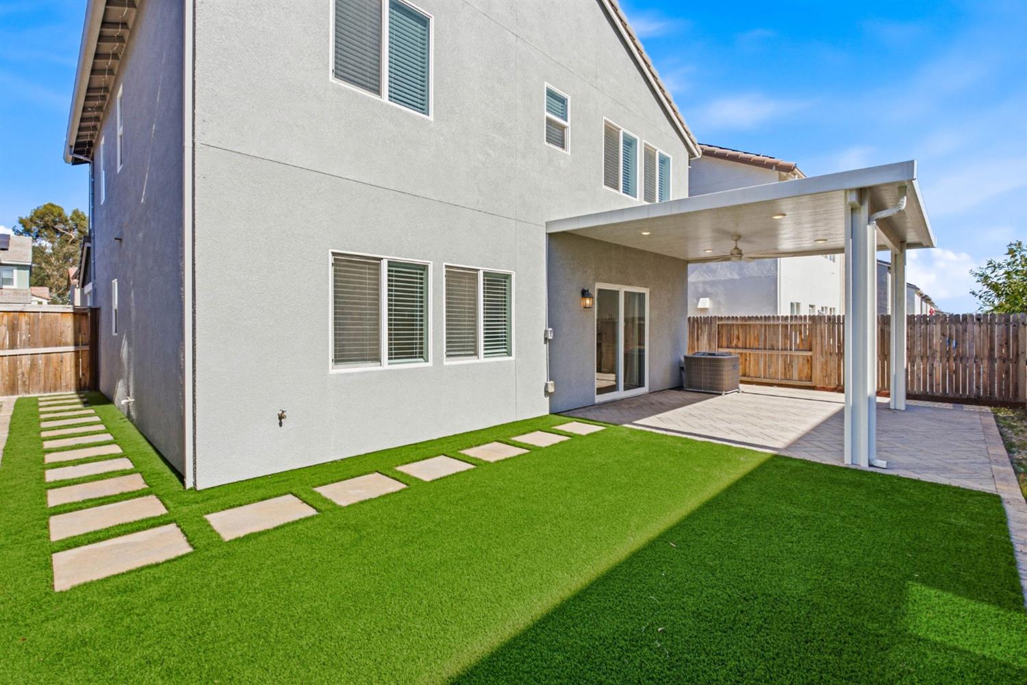 475 Half Dome Dr, Manteca, CA 95337