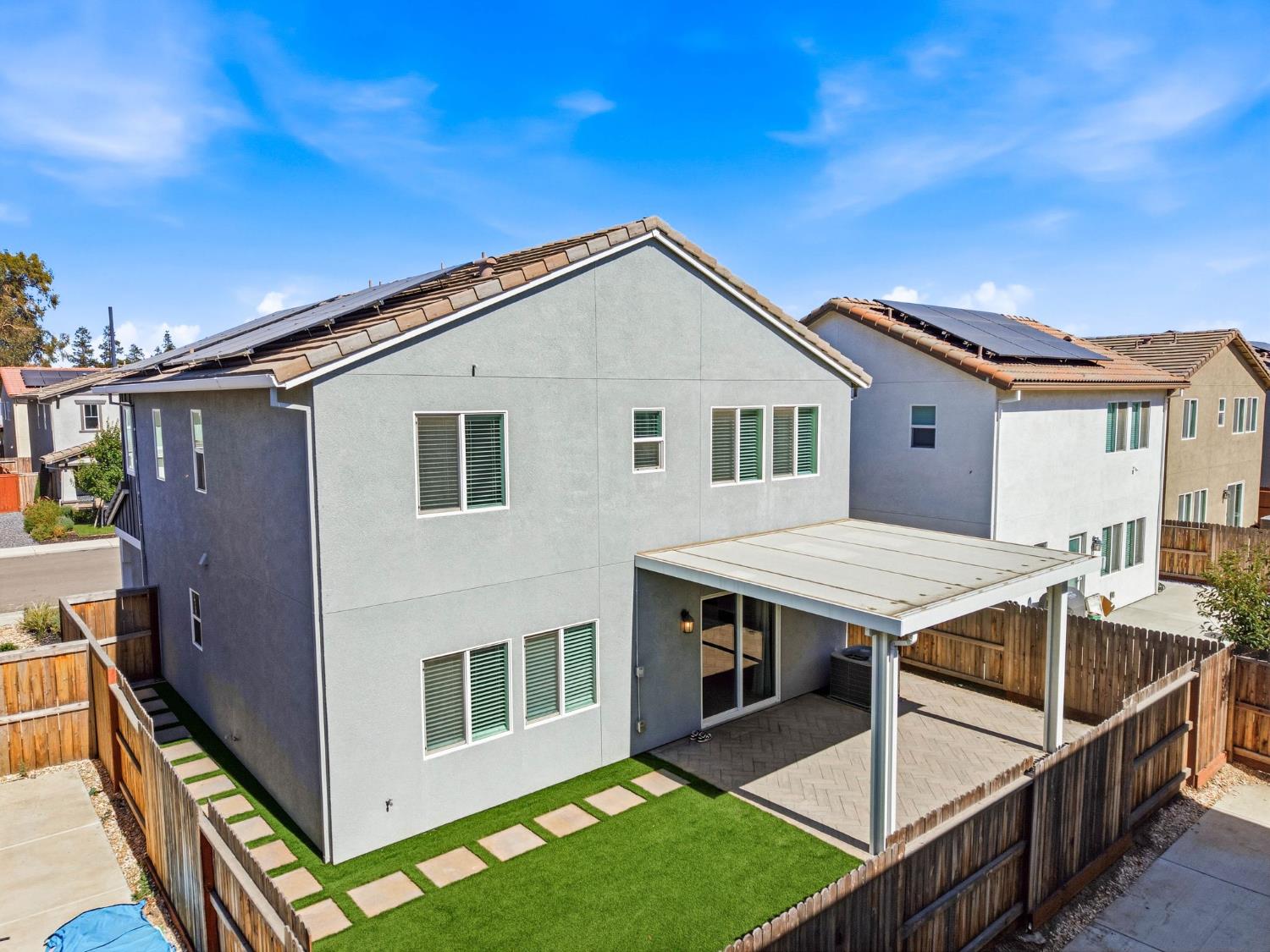 475 Half Dome Dr, Manteca, CA 95337