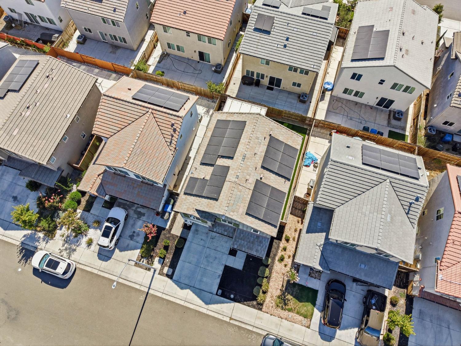 475 Half Dome Dr, Manteca, CA 95337