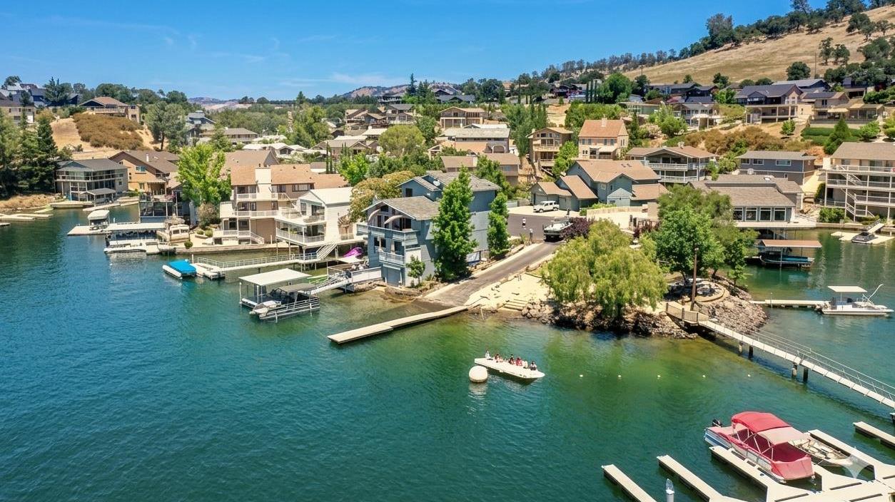 572 Poker Flat Rd, Copperopolis, CA 95228