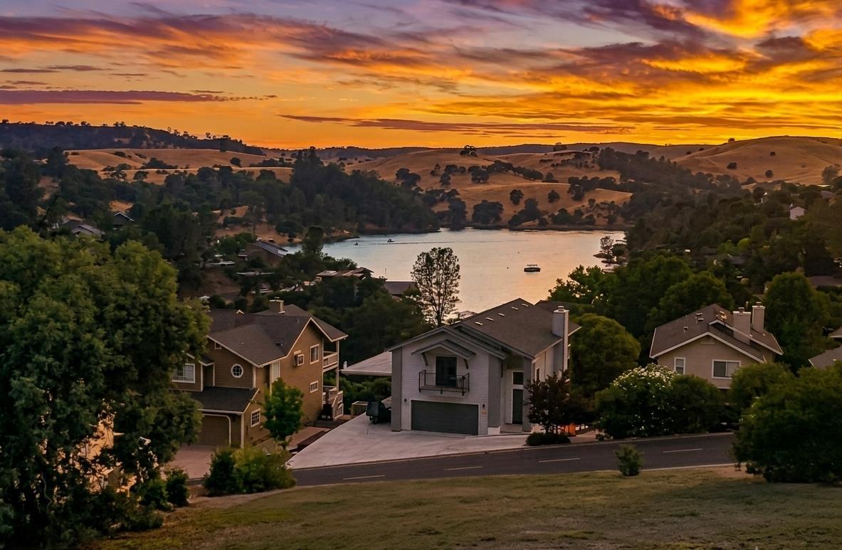 572 Poker Flat Rd, Copperopolis, CA 95228