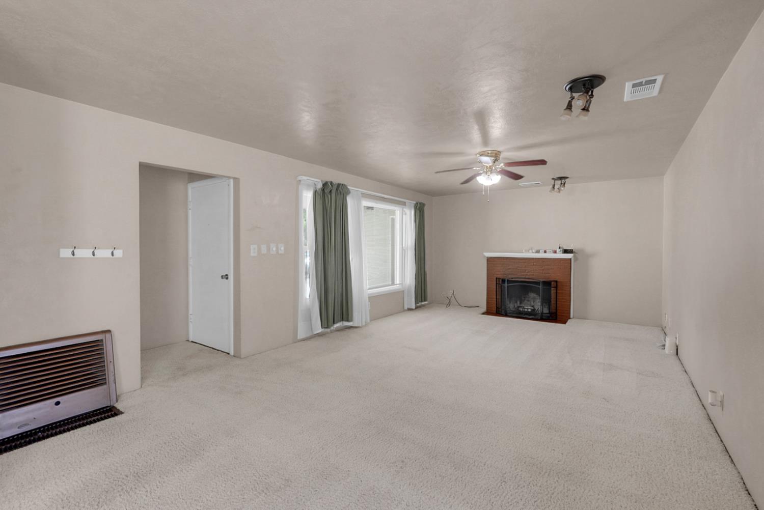 1322 1324 Del Rey Ave, Modesto, CA 95350