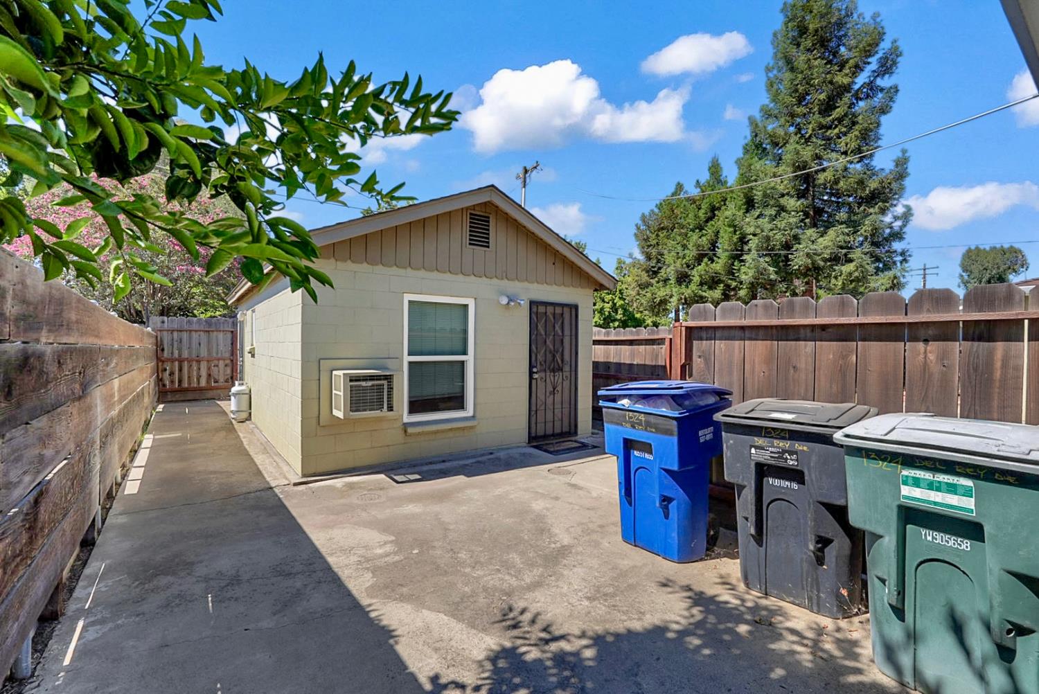 1322 1324 Del Rey Ave, Modesto, CA 95350