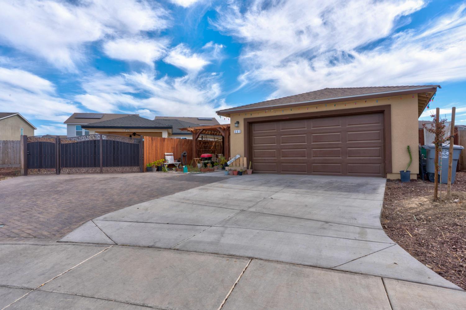 391 Yandris Ct, Los Banos, CA 93635