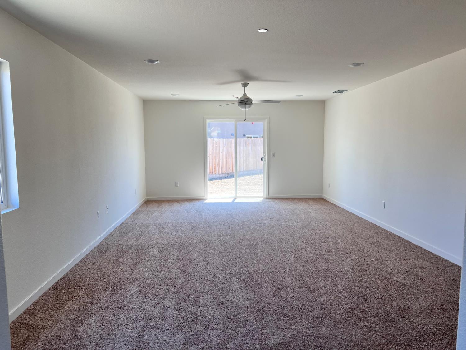 391 Yandris Ct, Los Banos, CA 93635