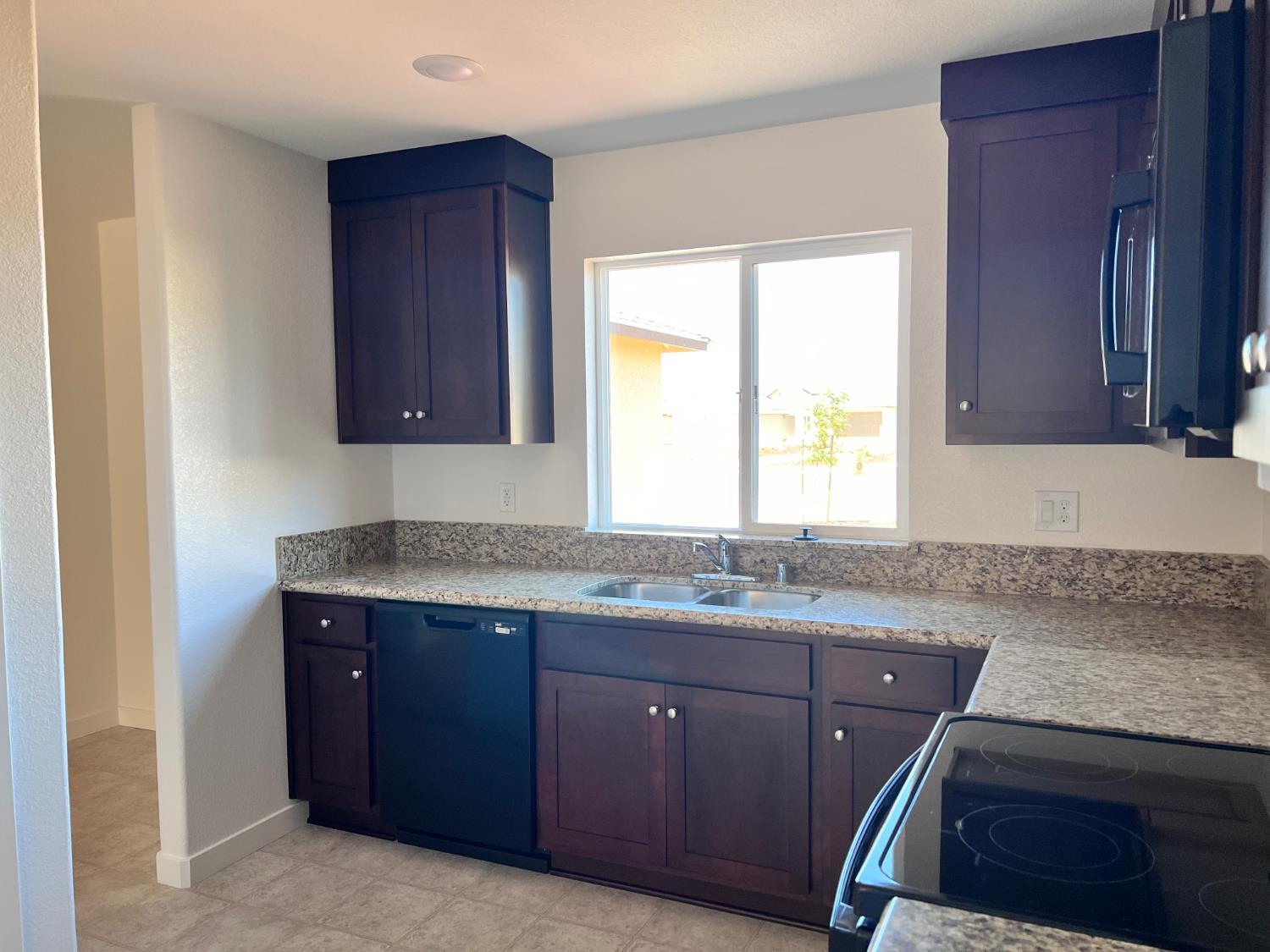 391 Yandris Ct, Los Banos, CA 93635