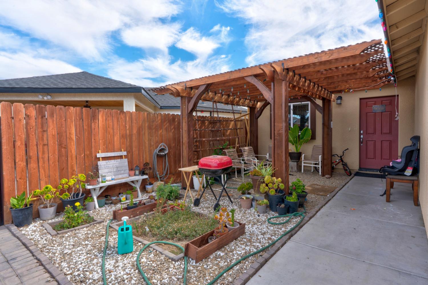 391 Yandris Ct, Los Banos, CA 93635