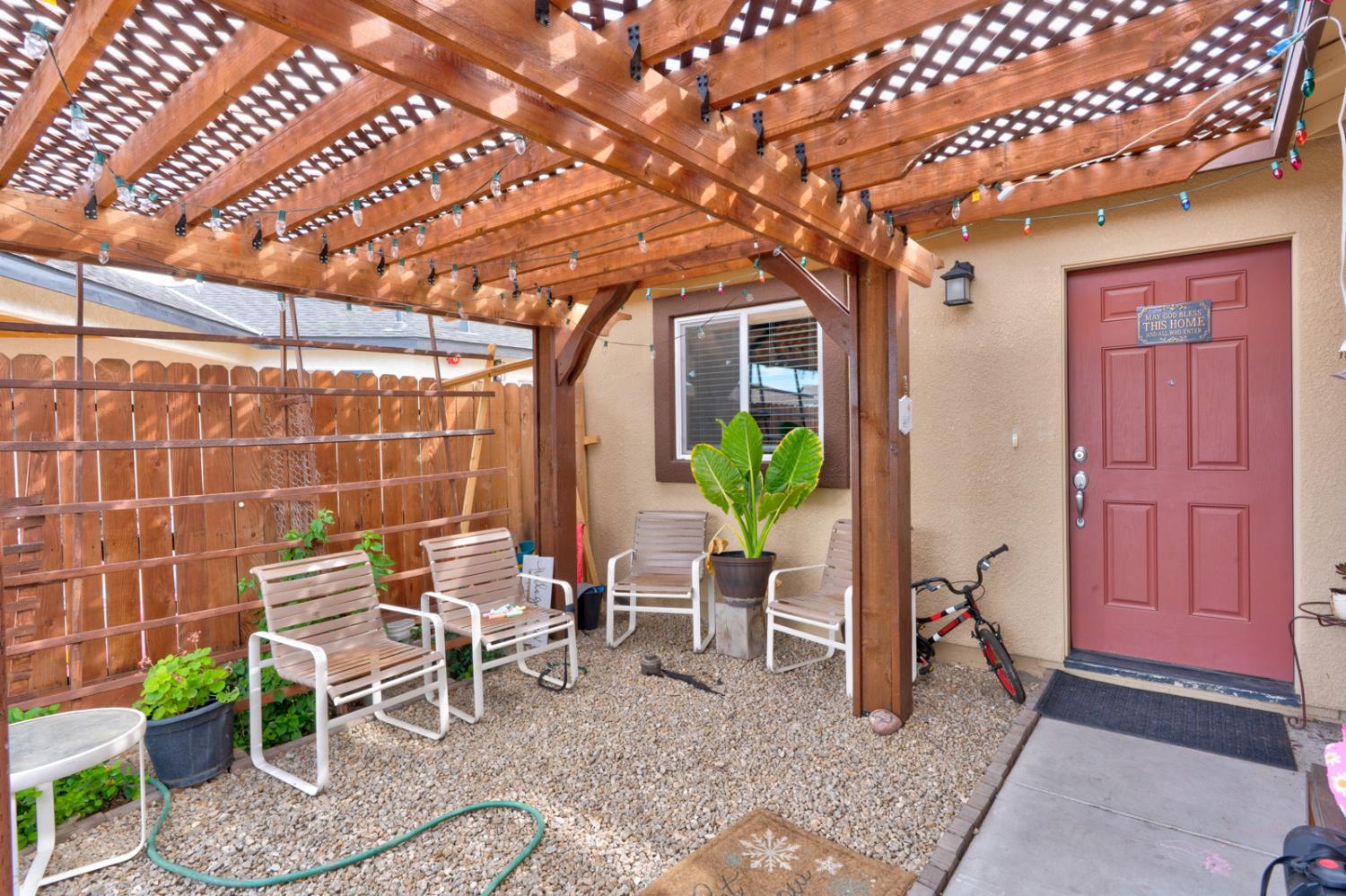 391 Yandris Ct, Los Banos, CA 93635
