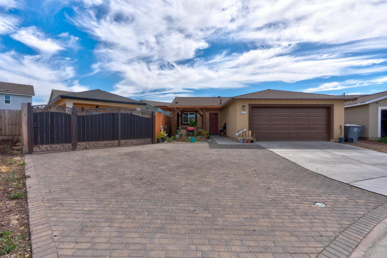 391 Yandris Ct, Los Banos, CA 93635