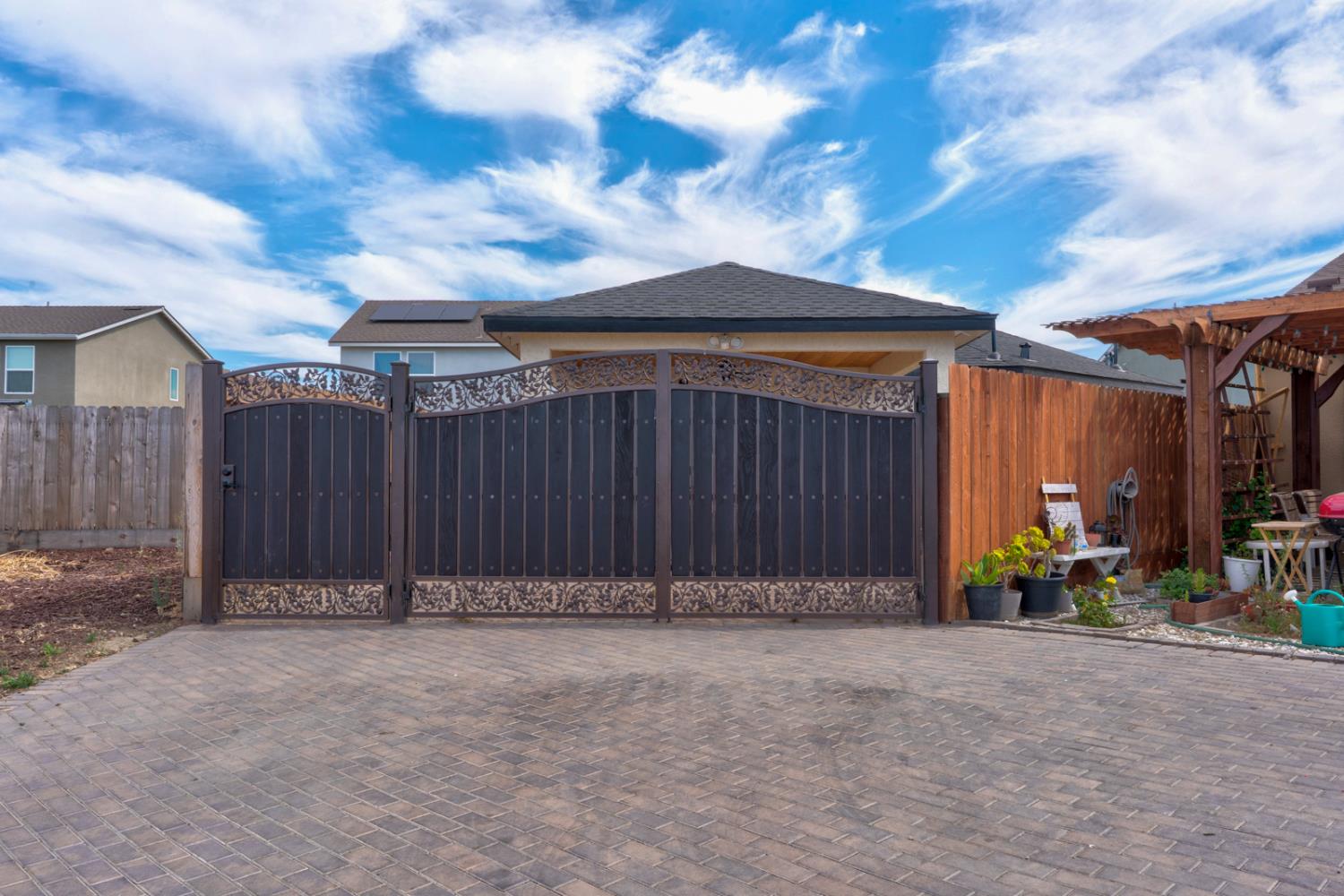 391 Yandris Ct, Los Banos, CA 93635