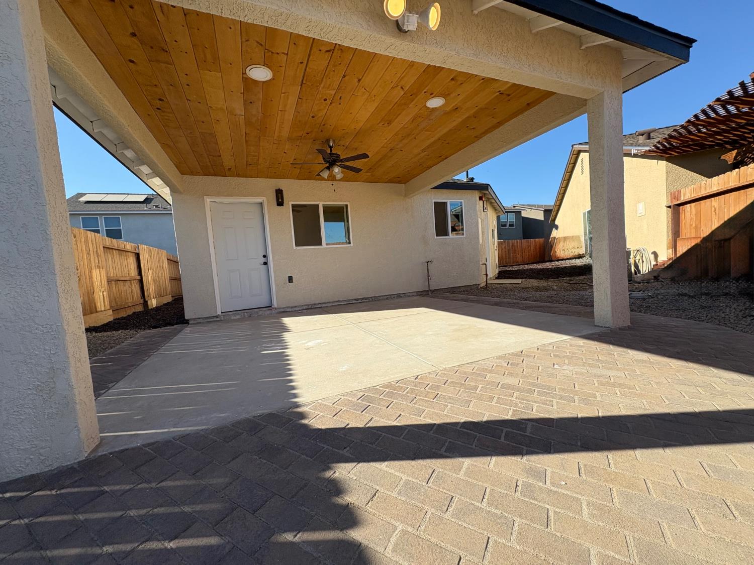 391 Yandris Ct, Los Banos, CA 93635