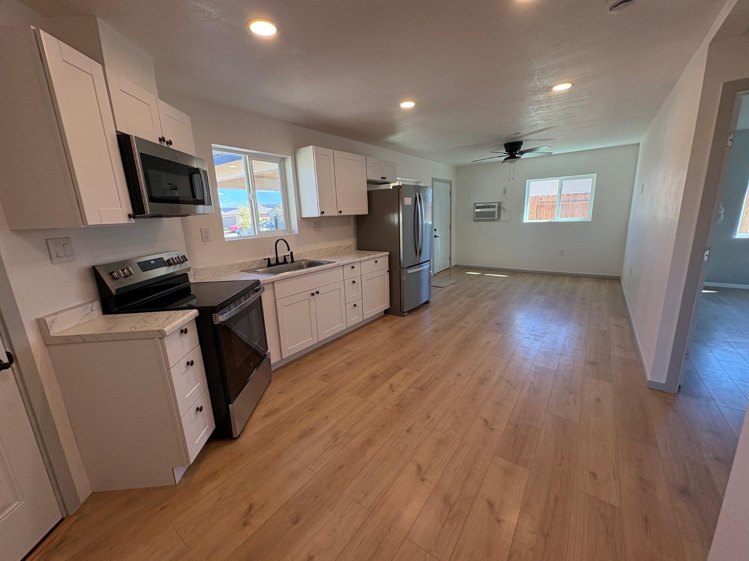 391 Yandris Ct, Los Banos, CA 93635