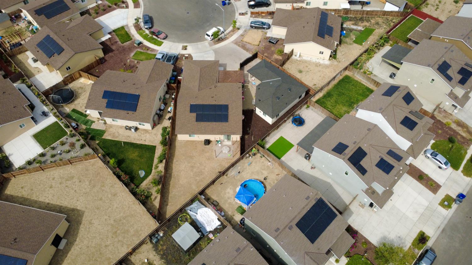 391 Yandris Ct, Los Banos, CA 93635