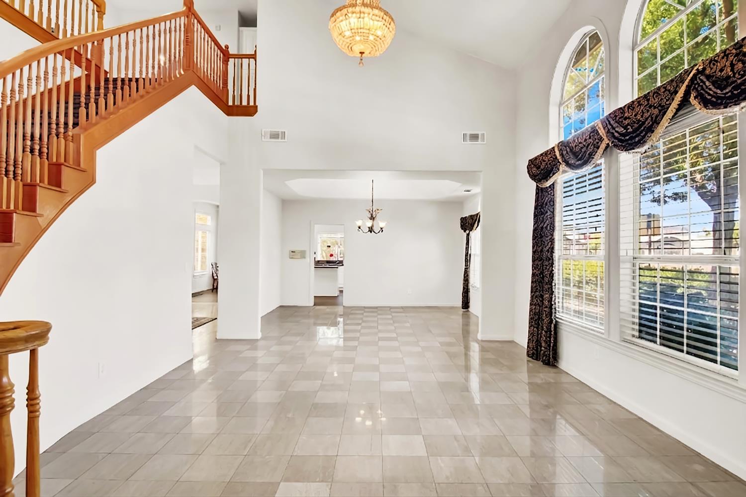 2033 Northcrest Ct, Modesto, CA 95355