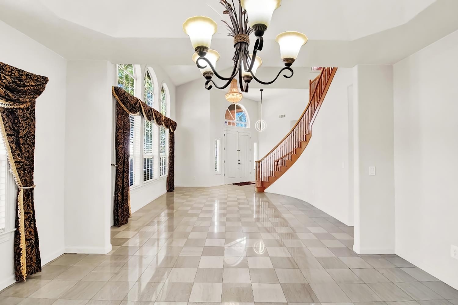 2033 Northcrest Ct, Modesto, CA 95355