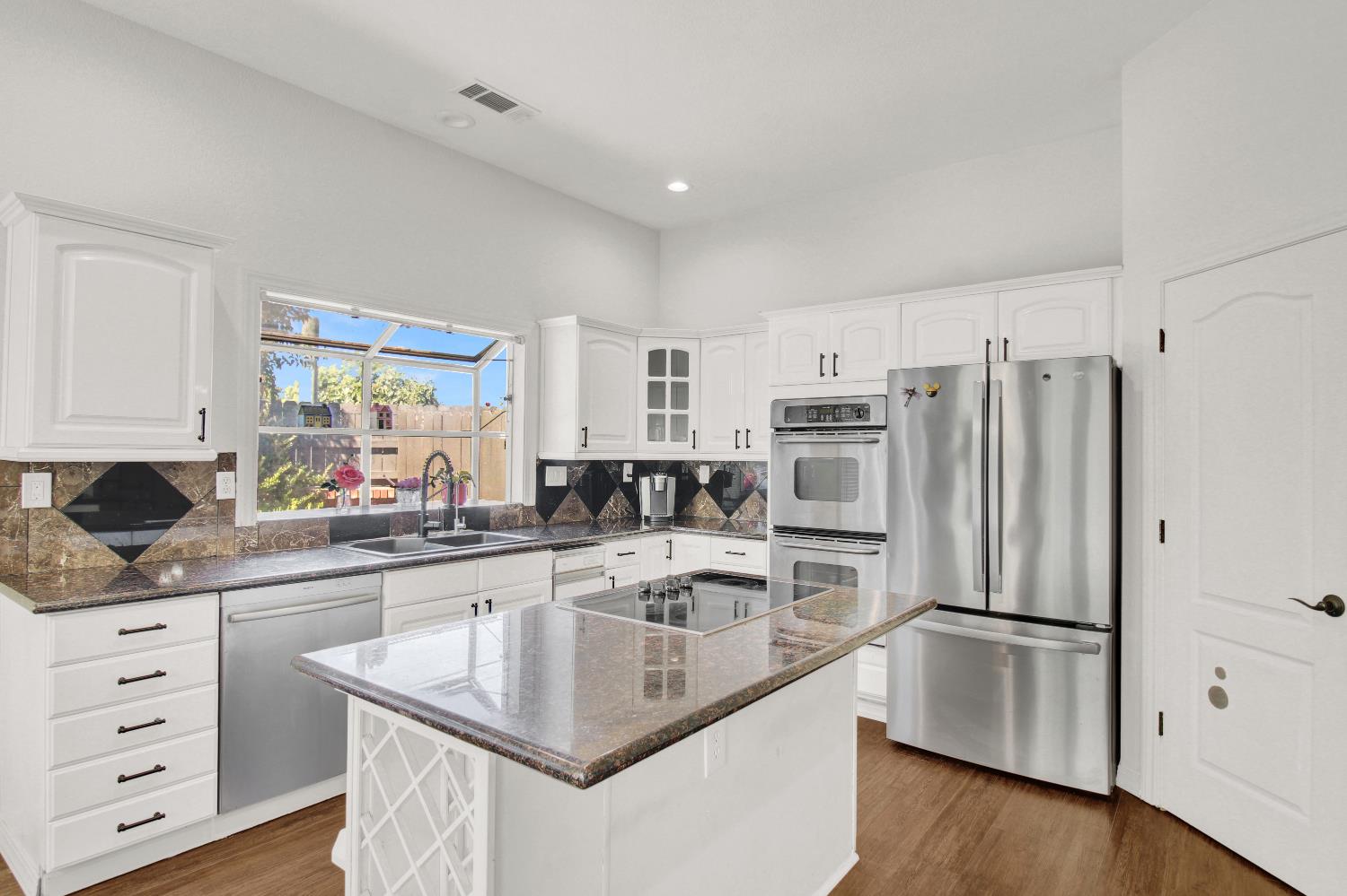 2033 Northcrest Ct, Modesto, CA 95355