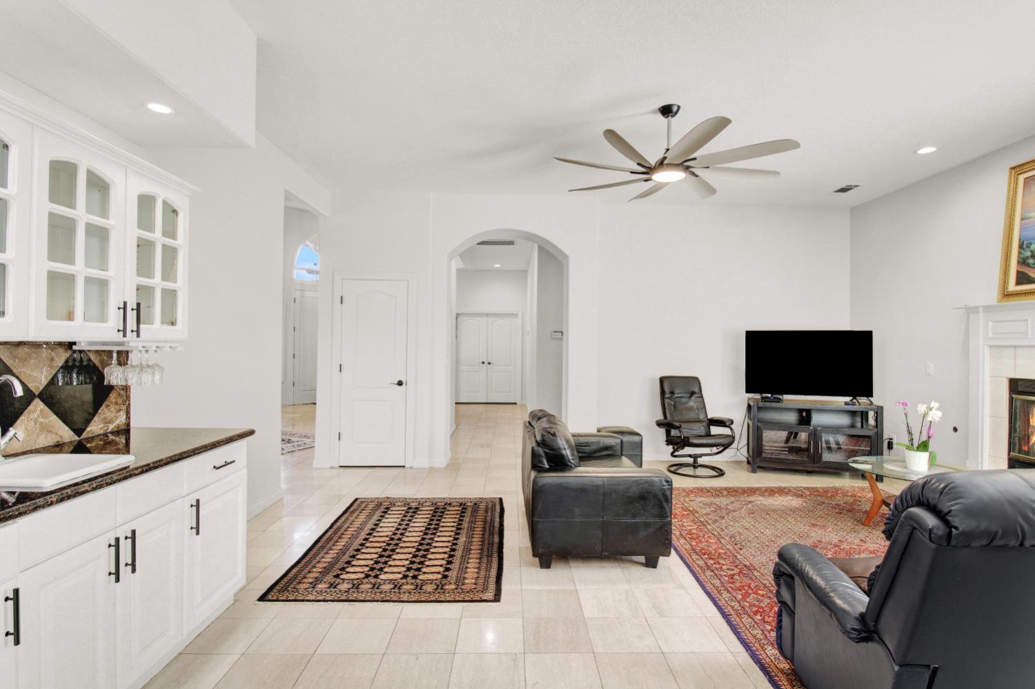 2033 Northcrest Ct, Modesto, CA 95355
