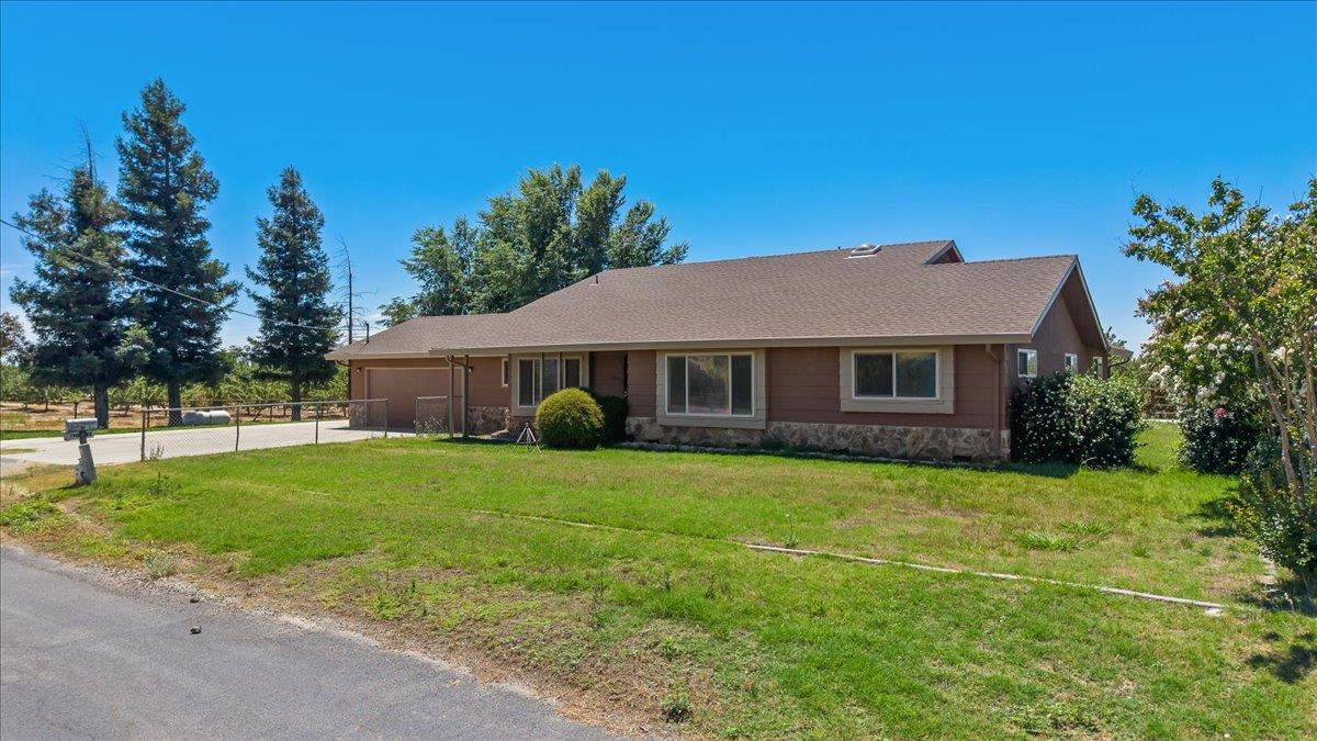 5907 Crow Rd, Oakdale, CA 95361