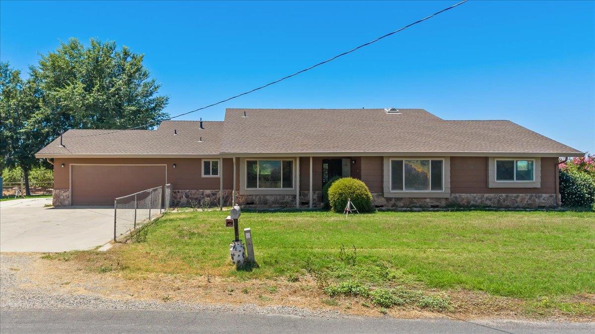 5907 Crow Rd, Oakdale, CA 95361