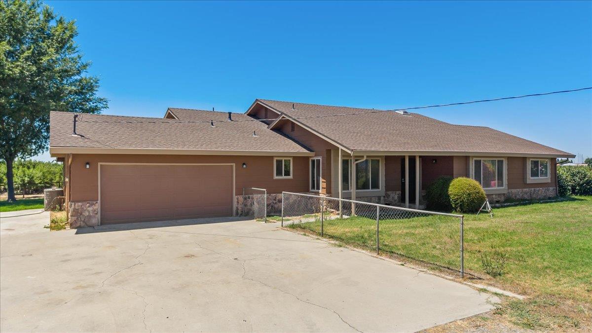5907 Crow Rd, Oakdale, CA 95361