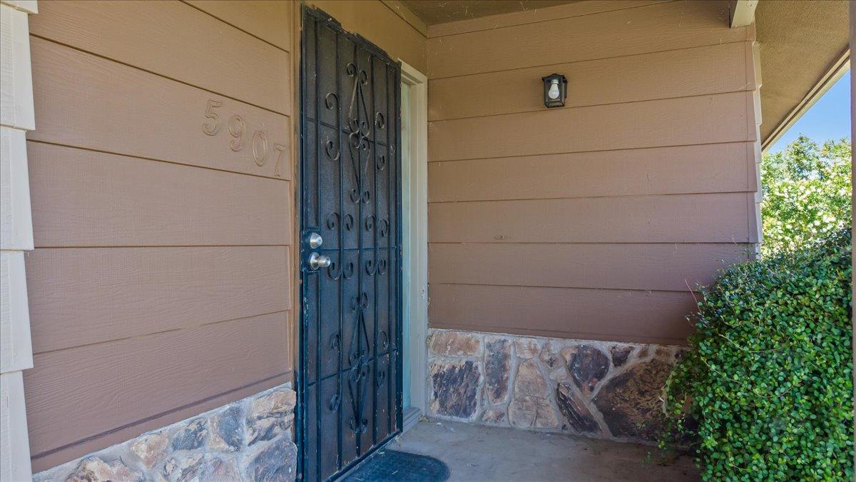 5907 Crow Rd, Oakdale, CA 95361