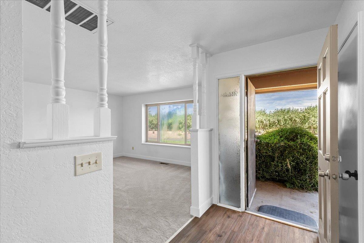 5907 Crow Rd, Oakdale, CA 95361