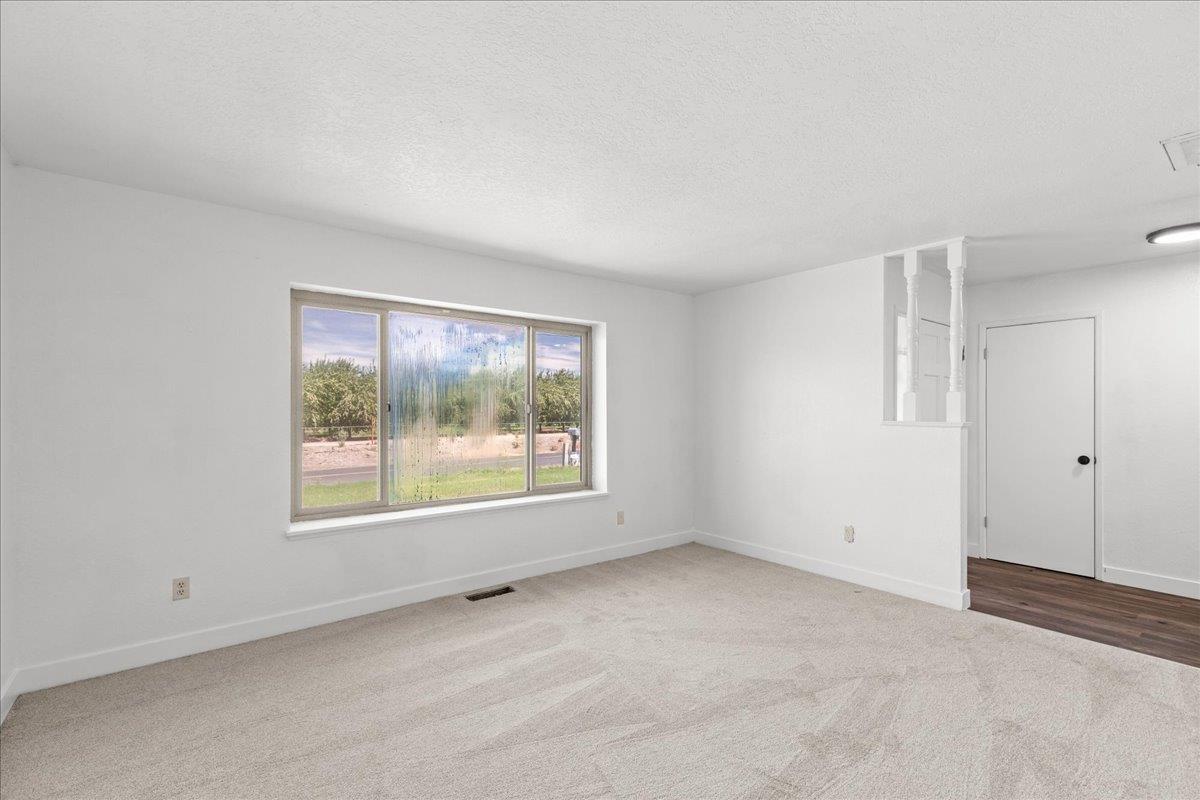 5907 Crow Rd, Oakdale, CA 95361